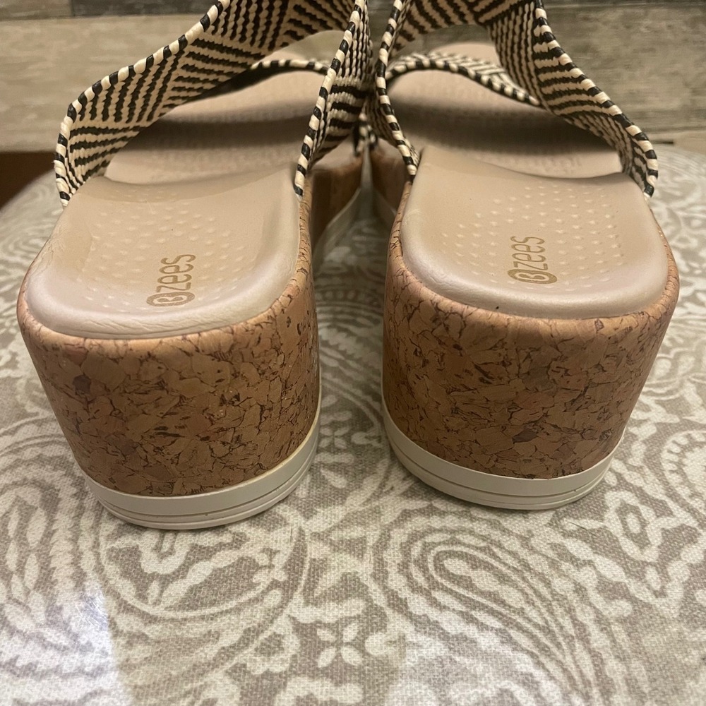Bzees Resort Womens Wedge Sandals Black White Chevron Slide 10M Cork Platform - Picture 3 of 8